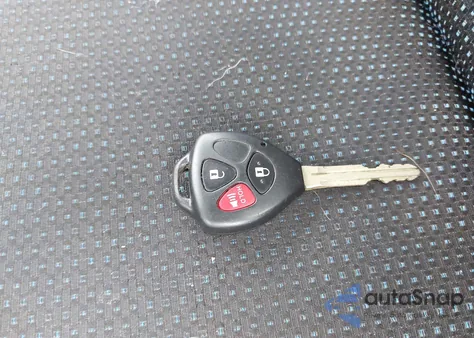 2009 Toyota Matrix S z USA, uszkodzony, nr VIN 2T1LE40E99C009526